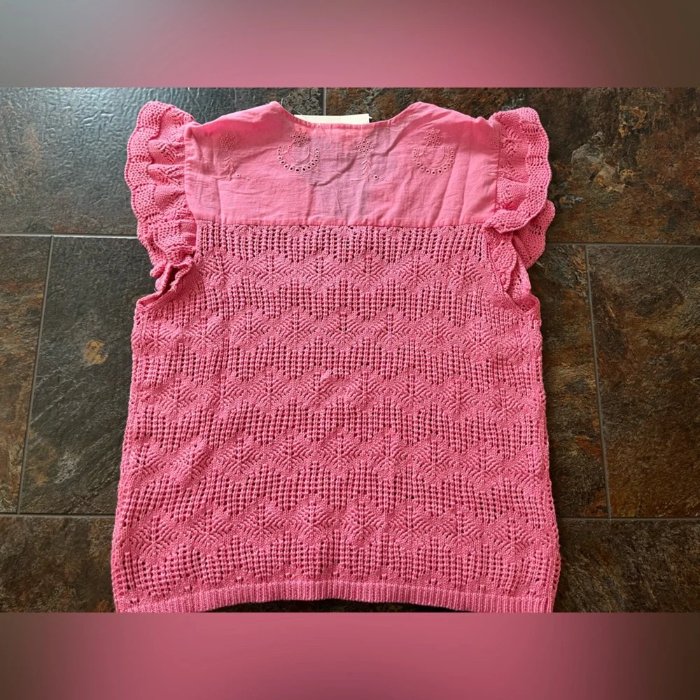 New women’s Adiva V neck pink open weave crochet flutter sleeve sweater. Medium